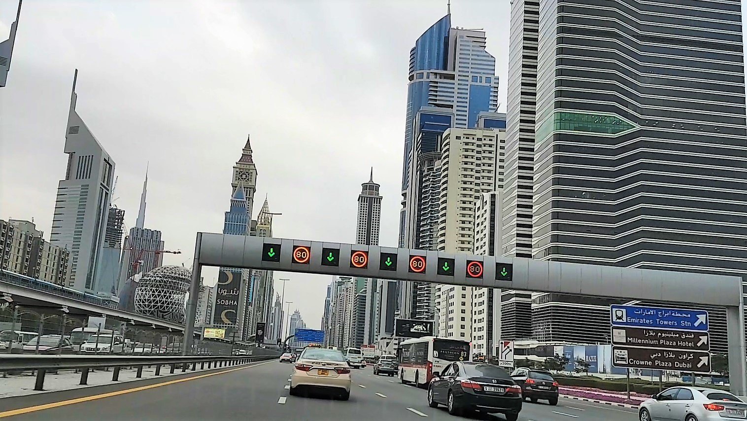 dubai road